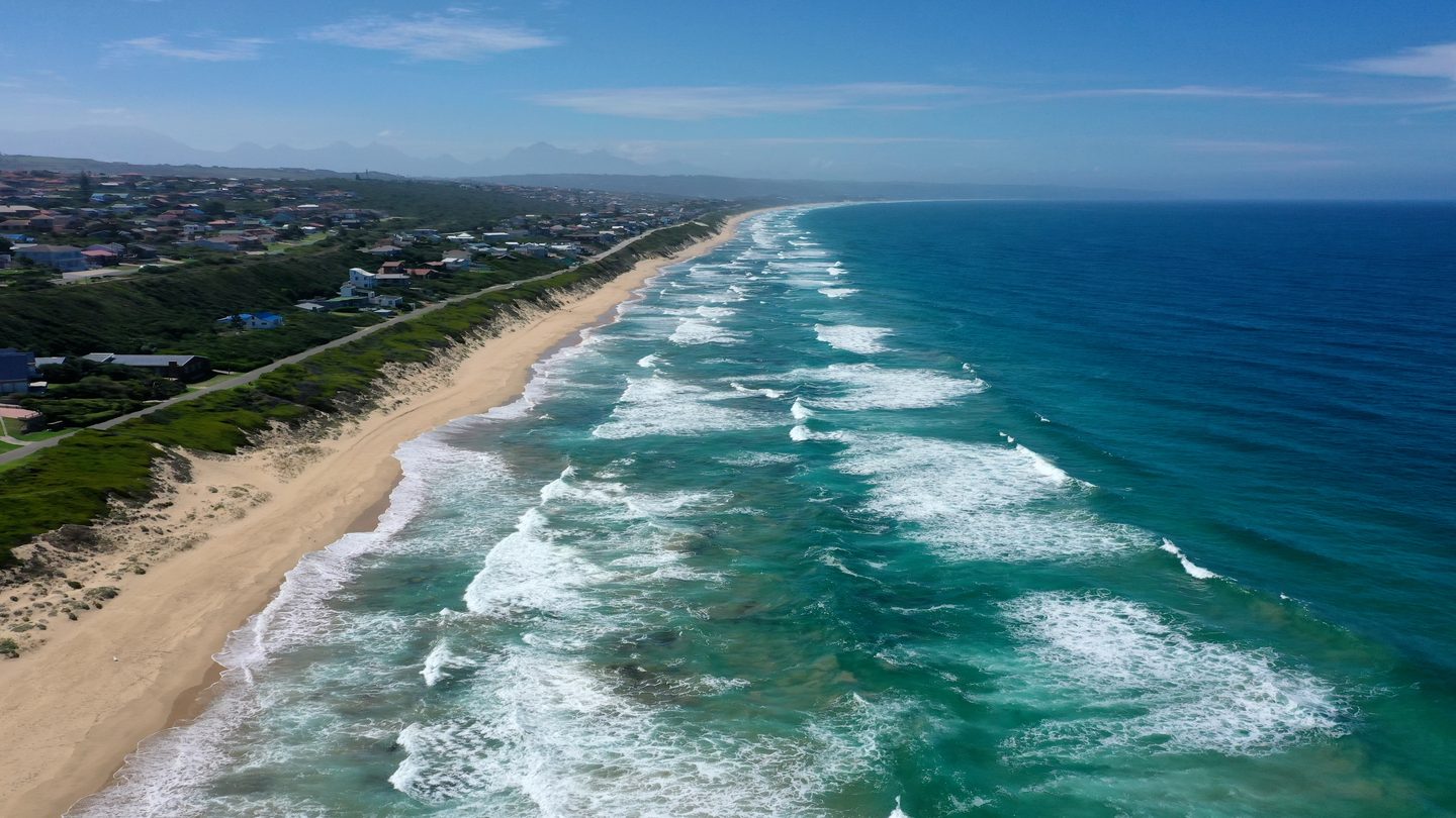 Tergniet from the air — the beach and the village running toward Mossel Bay